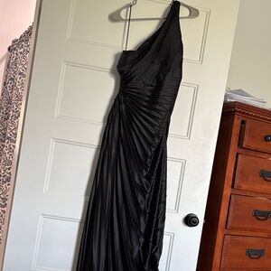 Selfie Leslie Black Pleated One-Shoulder Midi Dress